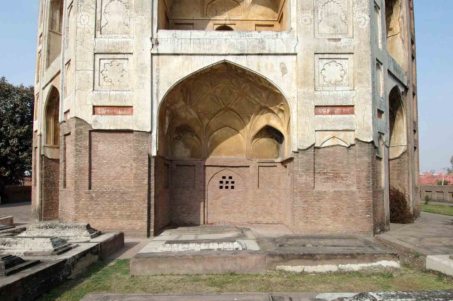 Tomb of Shamsher Khan, Batala
