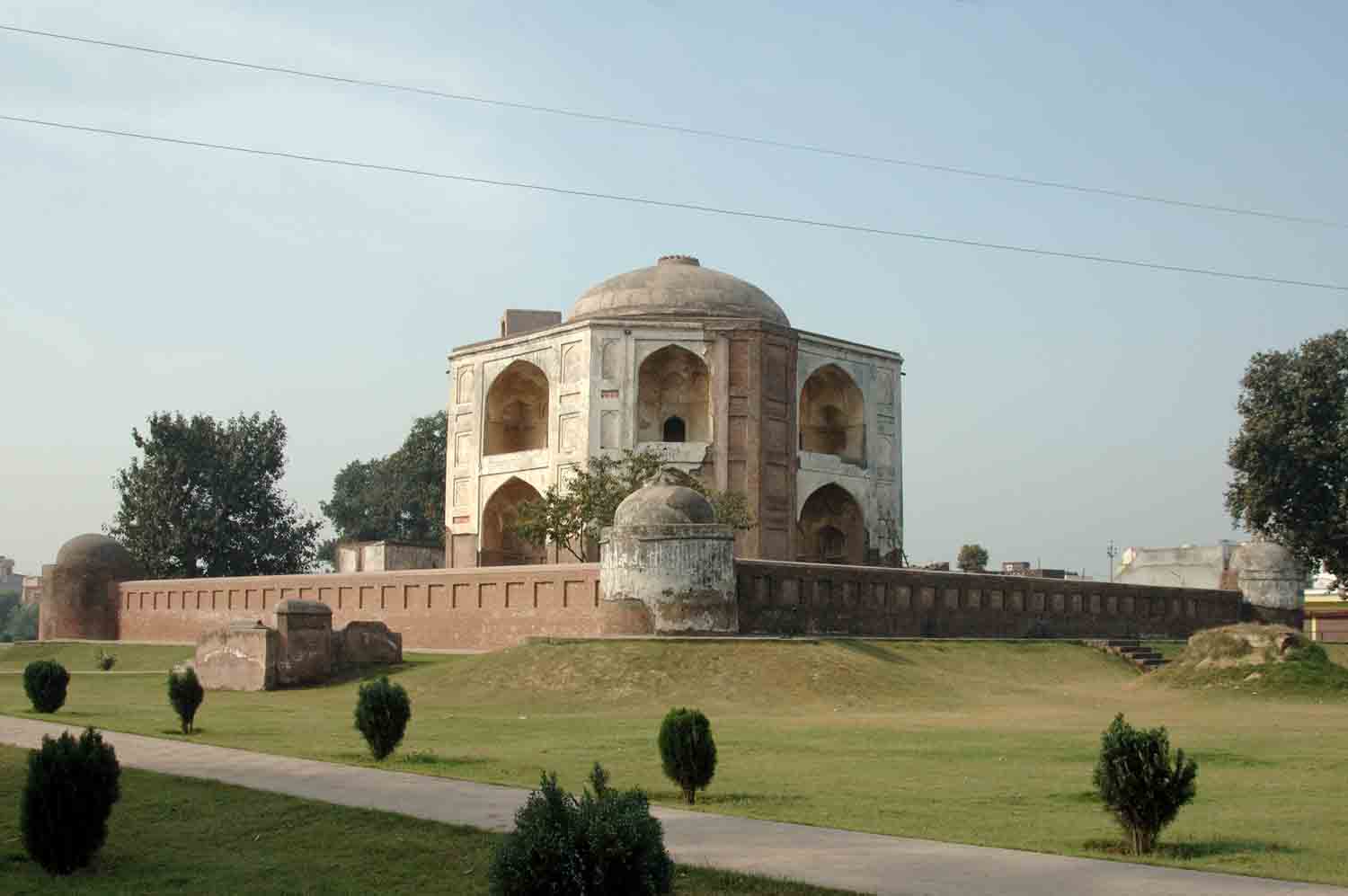 Tomb of Shamsher Khan, Batala