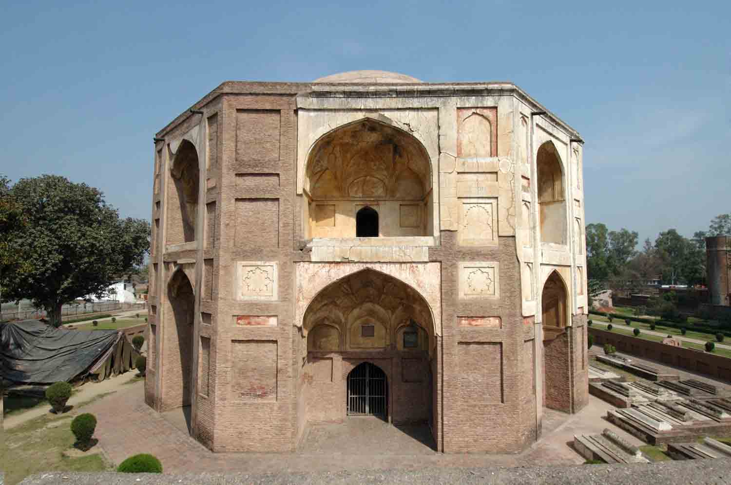 Tomb of Shamsher Khan, Batala