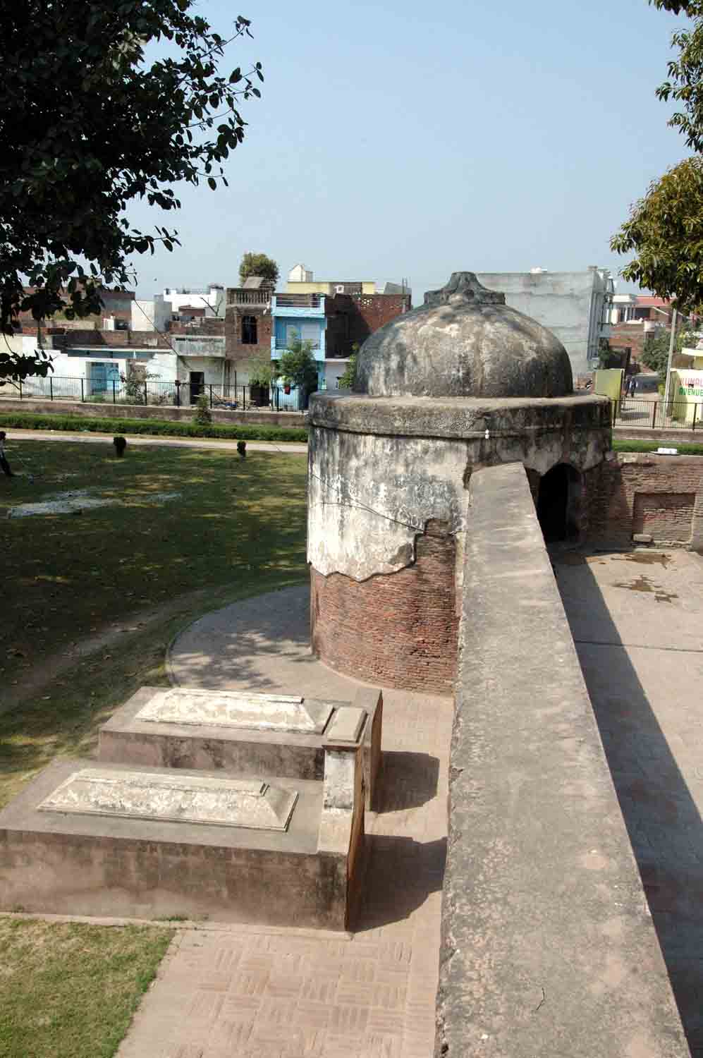 Tomb of Shamsher Khan, Batala