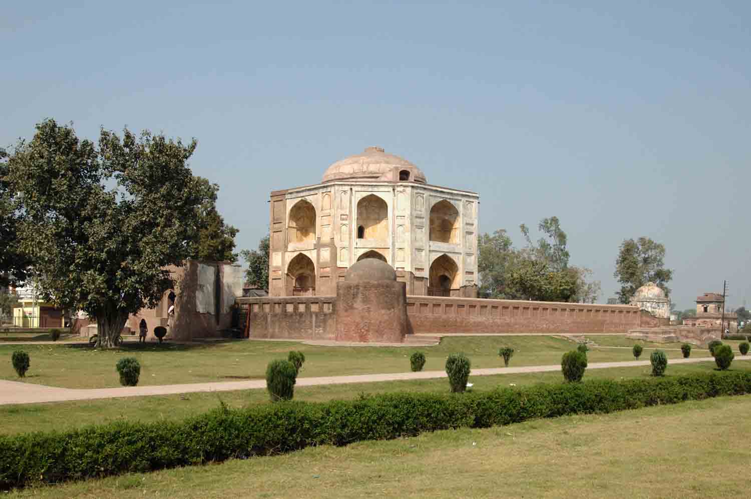 Tomb of Shamsher Khan, Batala