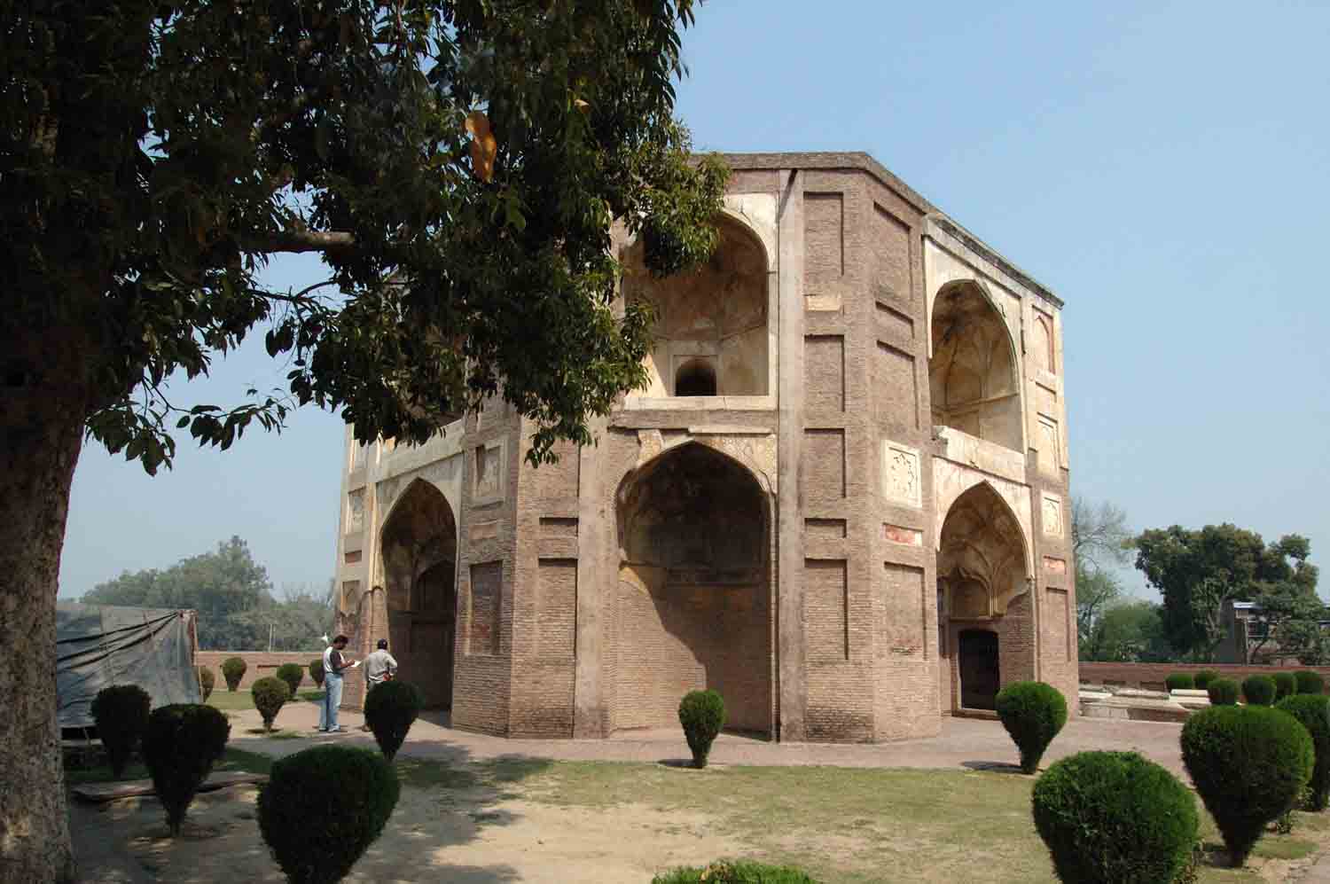 Tomb of Shamsher Khan, Batala