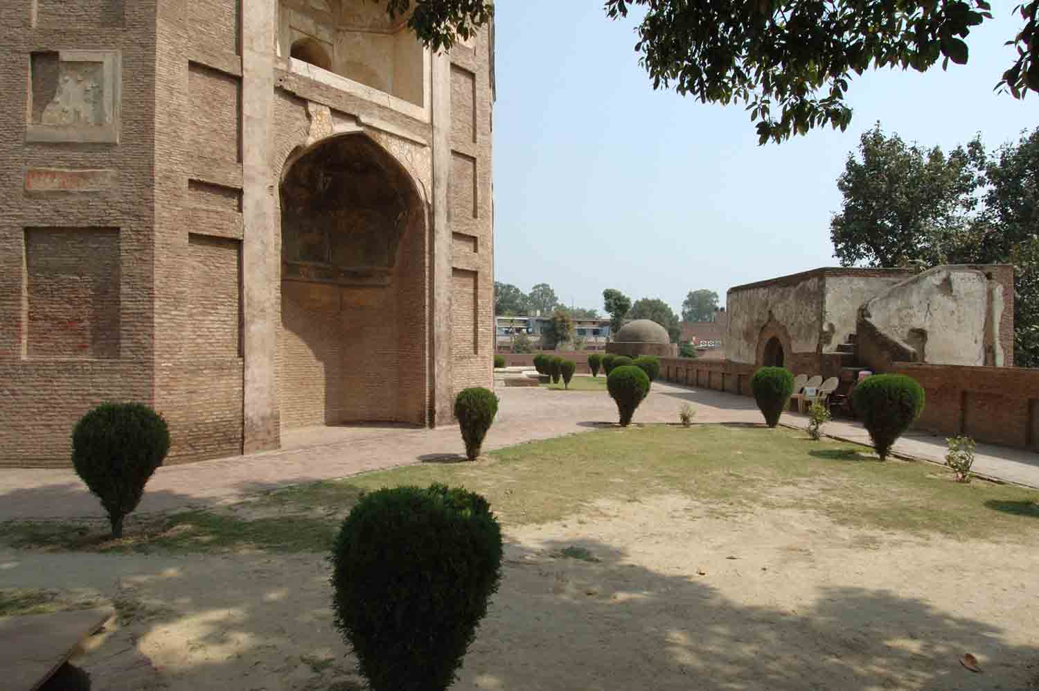 Tomb of Shamsher Khan, Batala