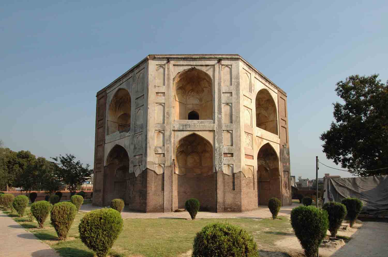 Tomb of Shamsher Khan, Batala