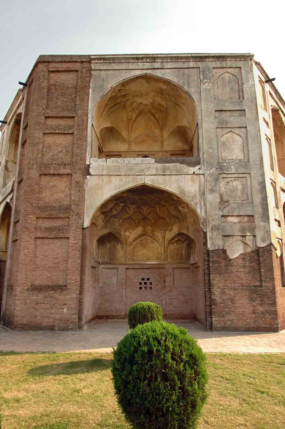 Tomb of Shamsher Khan, Batala