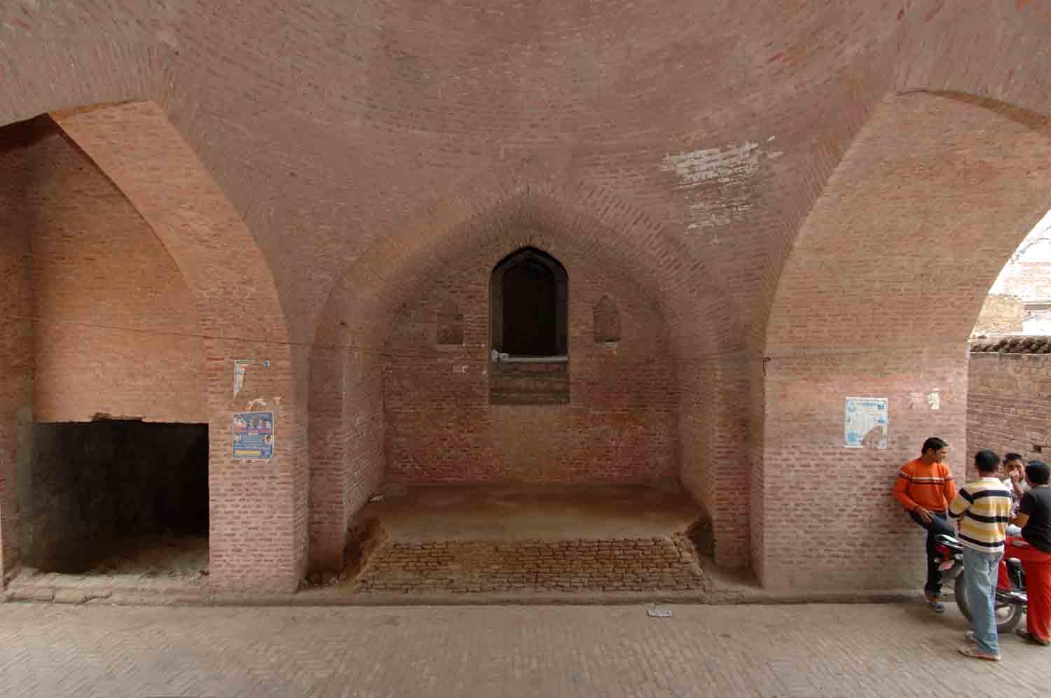 Mosque and Mughal Sarai, Fatehabad