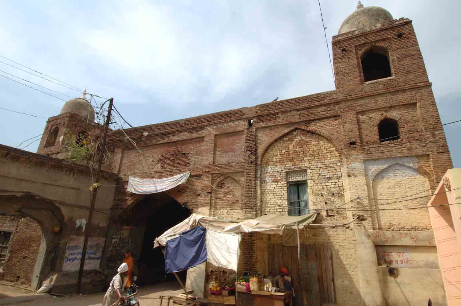 Mosque and Mughal Sarai, Fatehabad