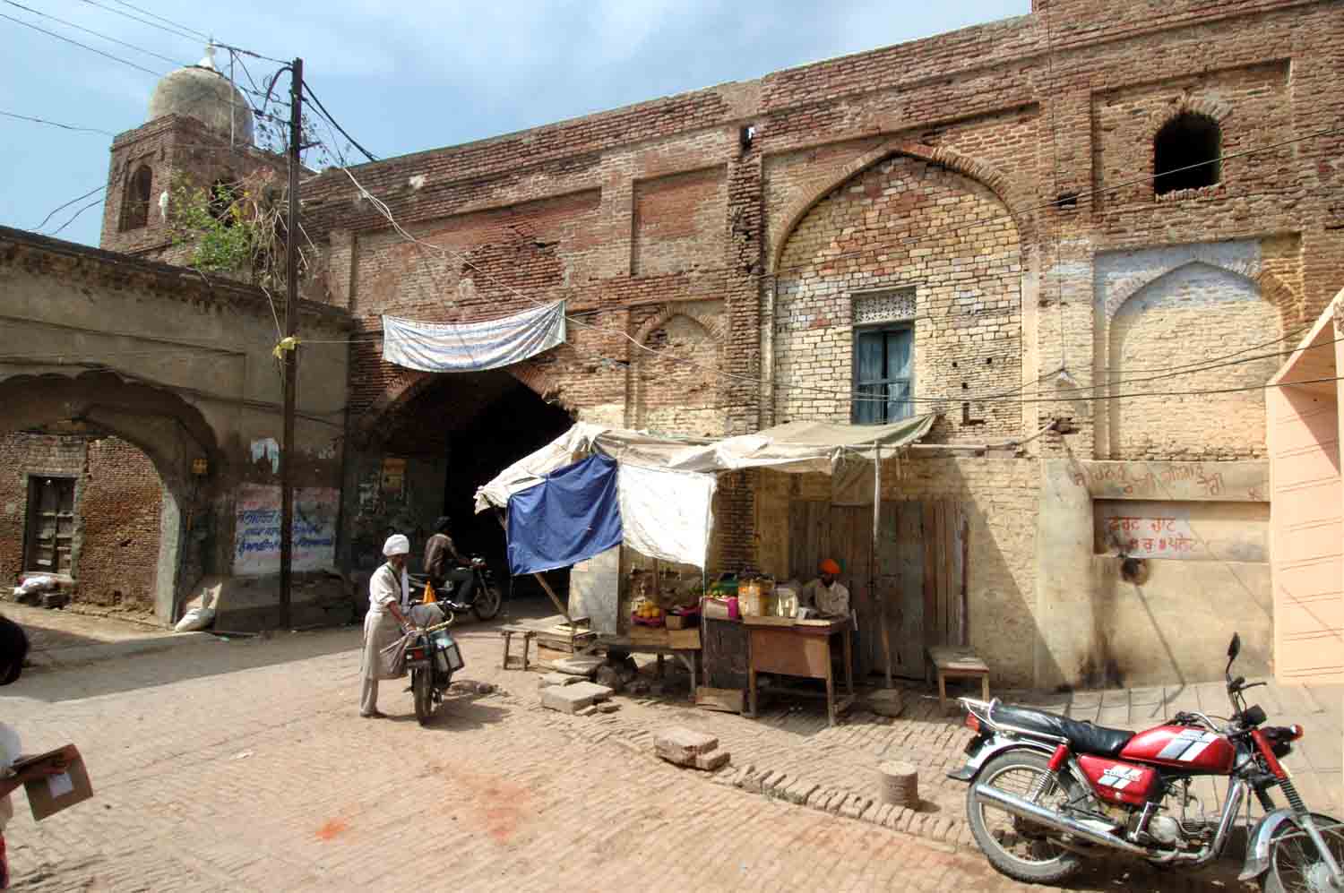 Mosque and Mughal Sarai, Fatehabad