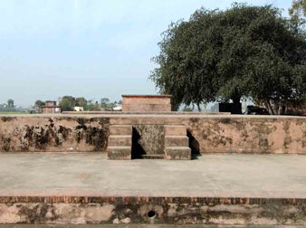Takht-e-Akbari, Kalanaur