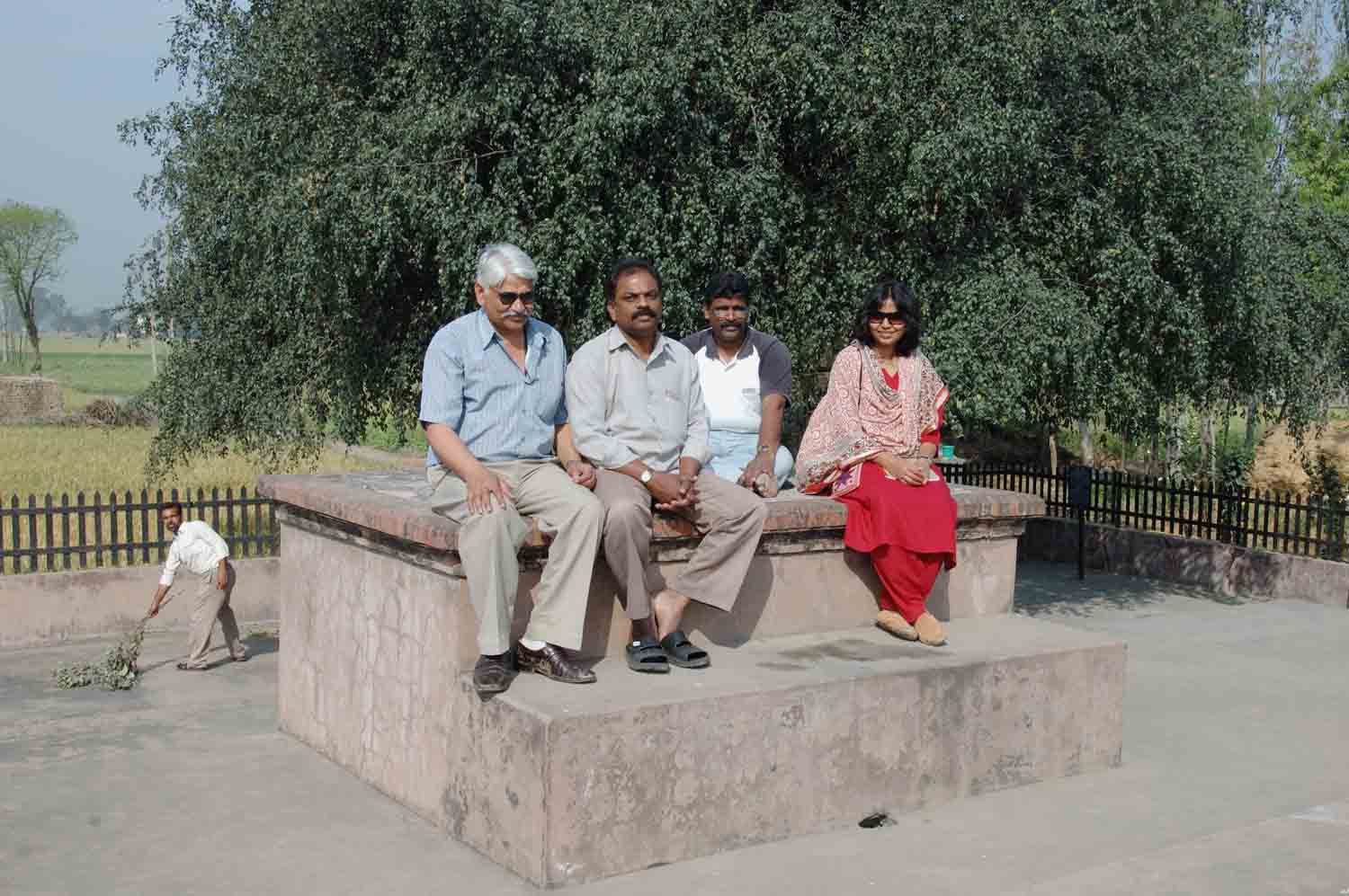 Takht-e-Akbari, Kalanaur