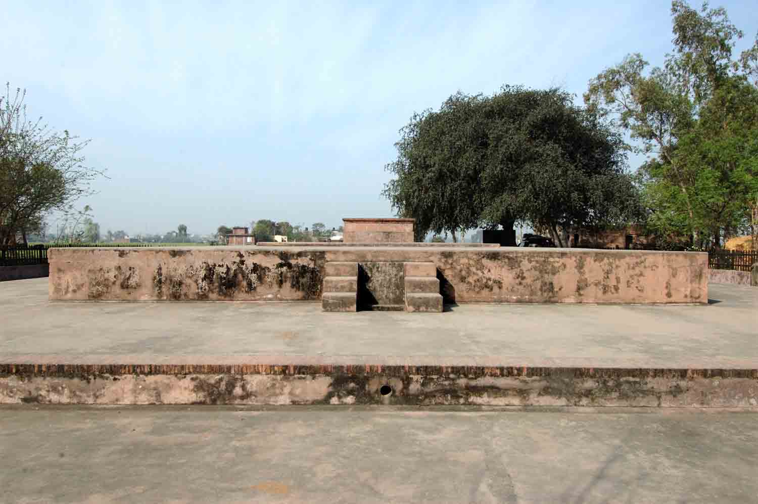 Takht-e-Akbari, Kalanaur