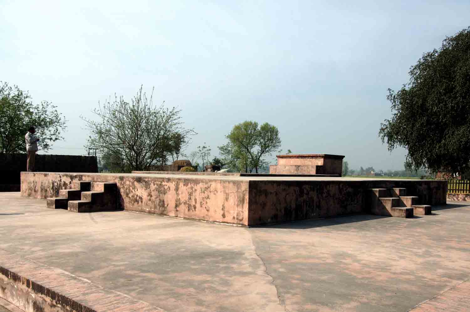 Takht-e-Akbari, Kalanaur