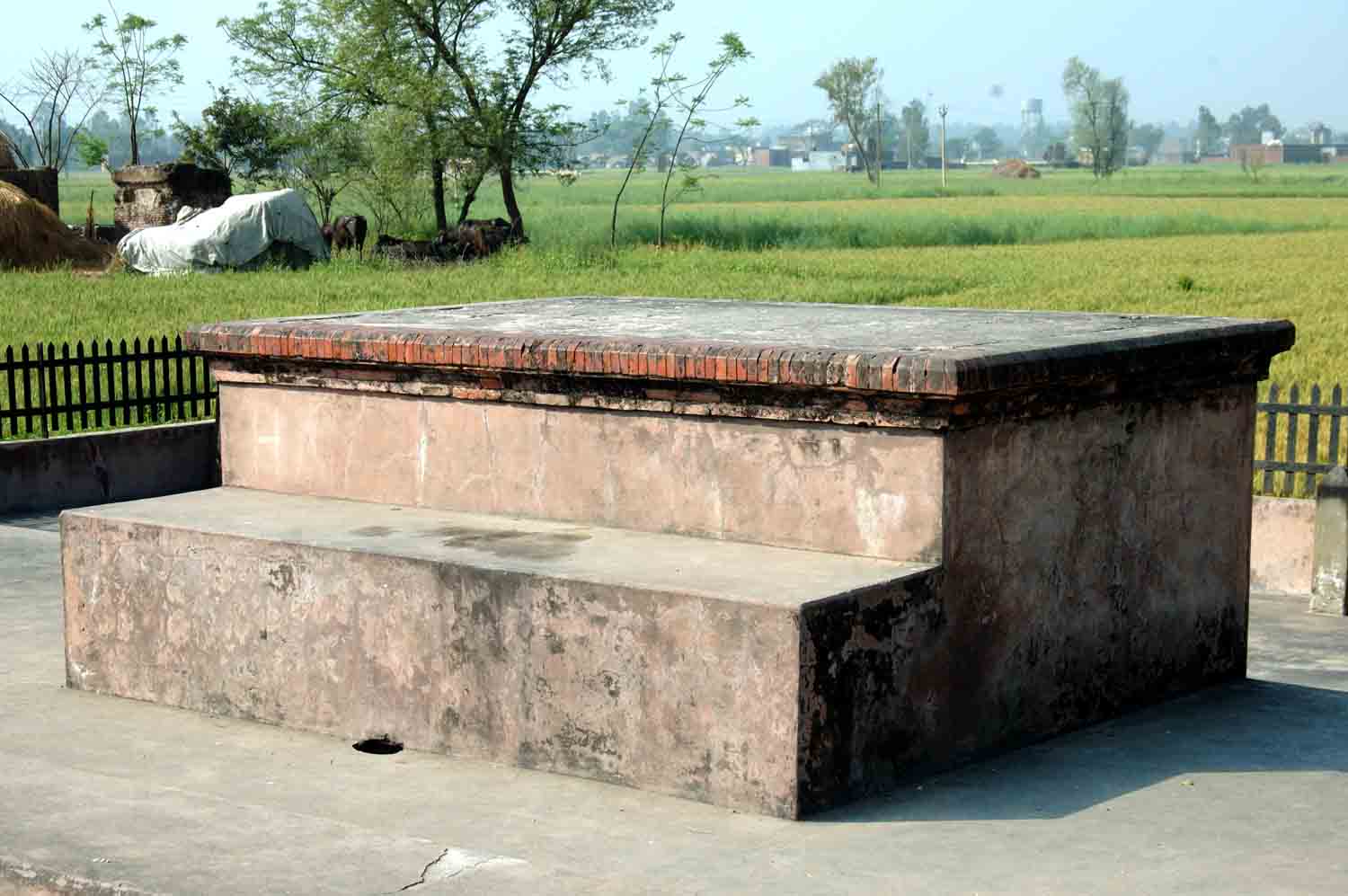 Takht-e-Akbari, Kalanaur