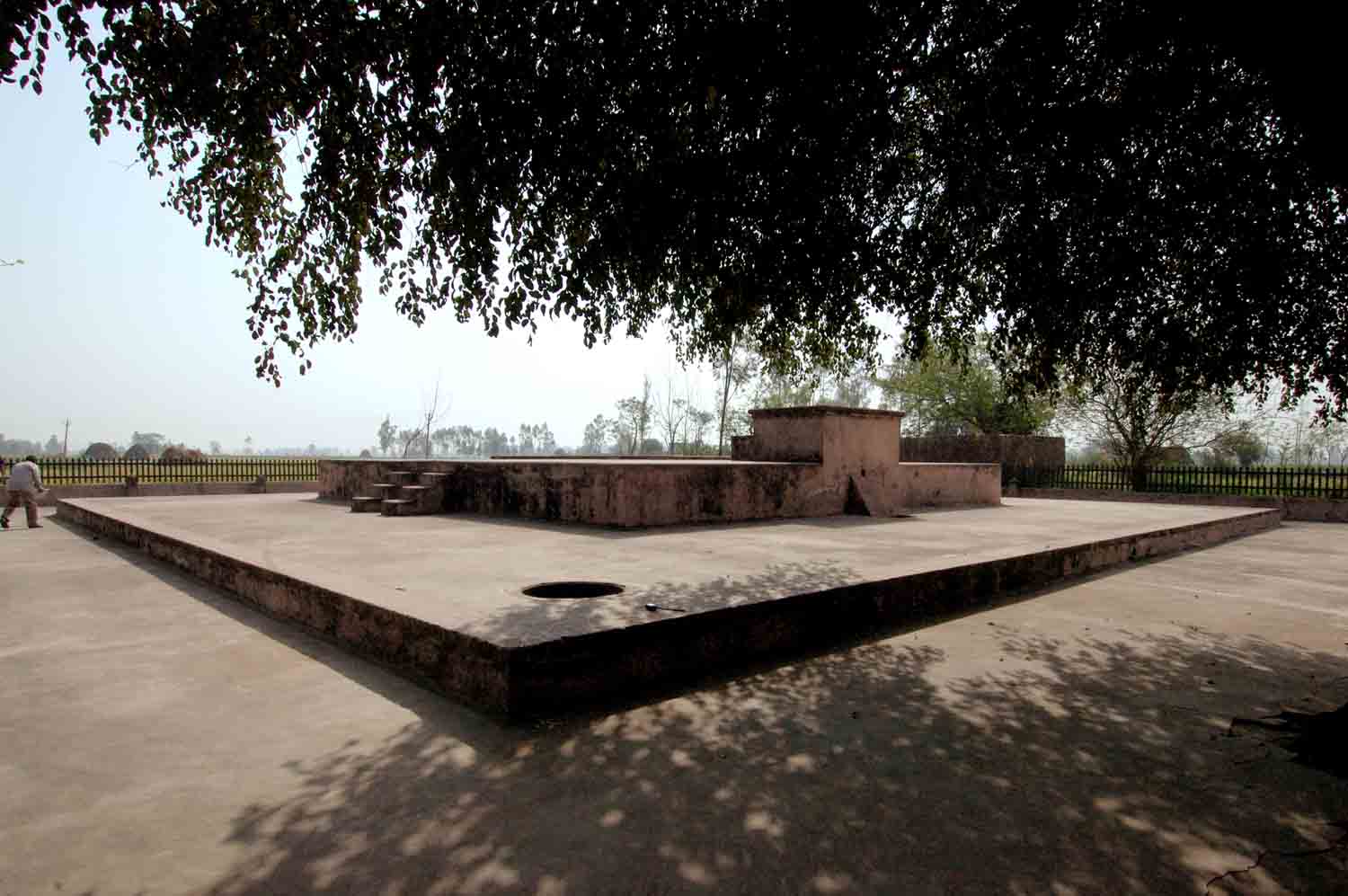 Takht-e-Akbari, Kalanaur