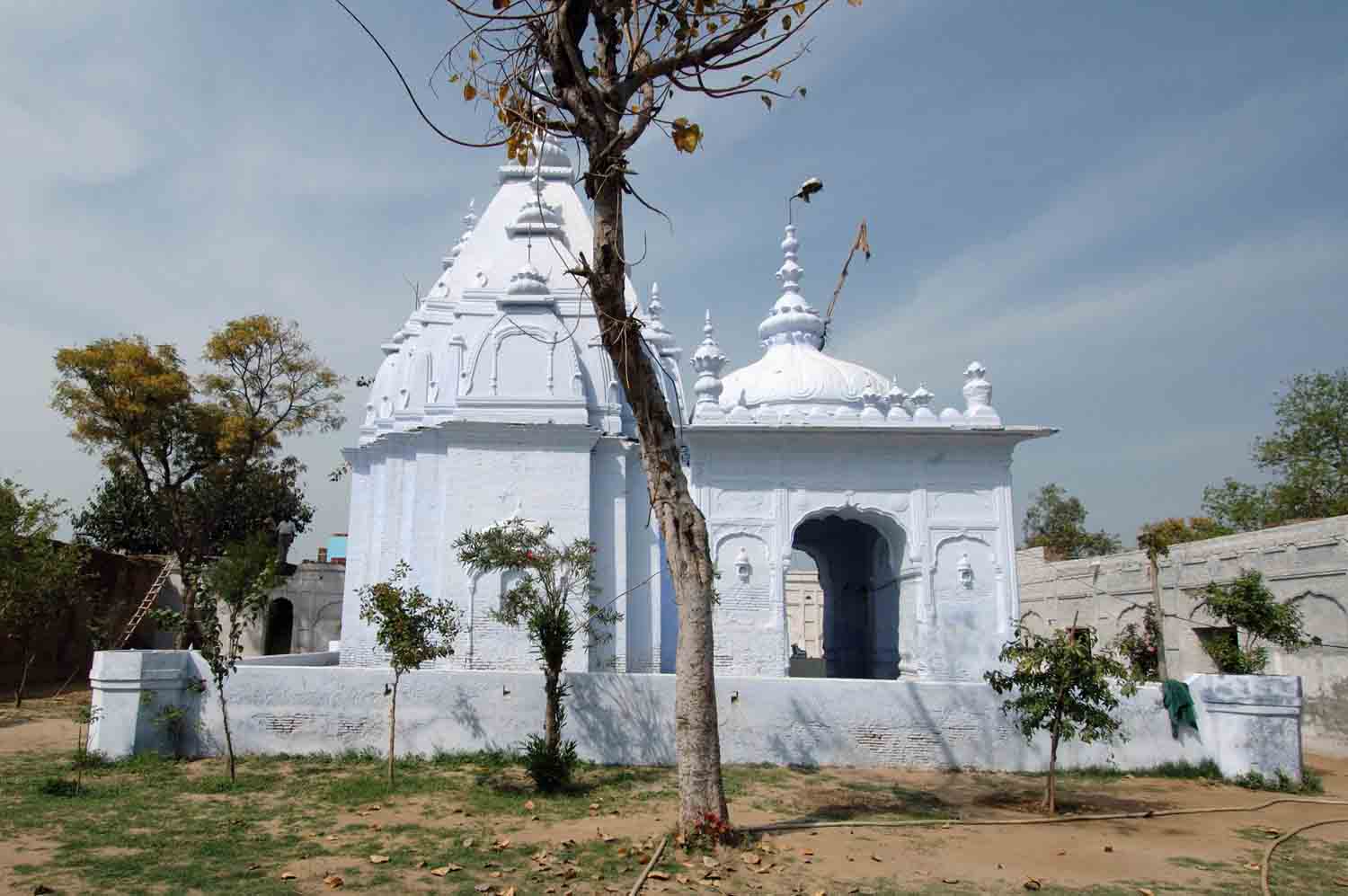 Monuments in Khawaspur
