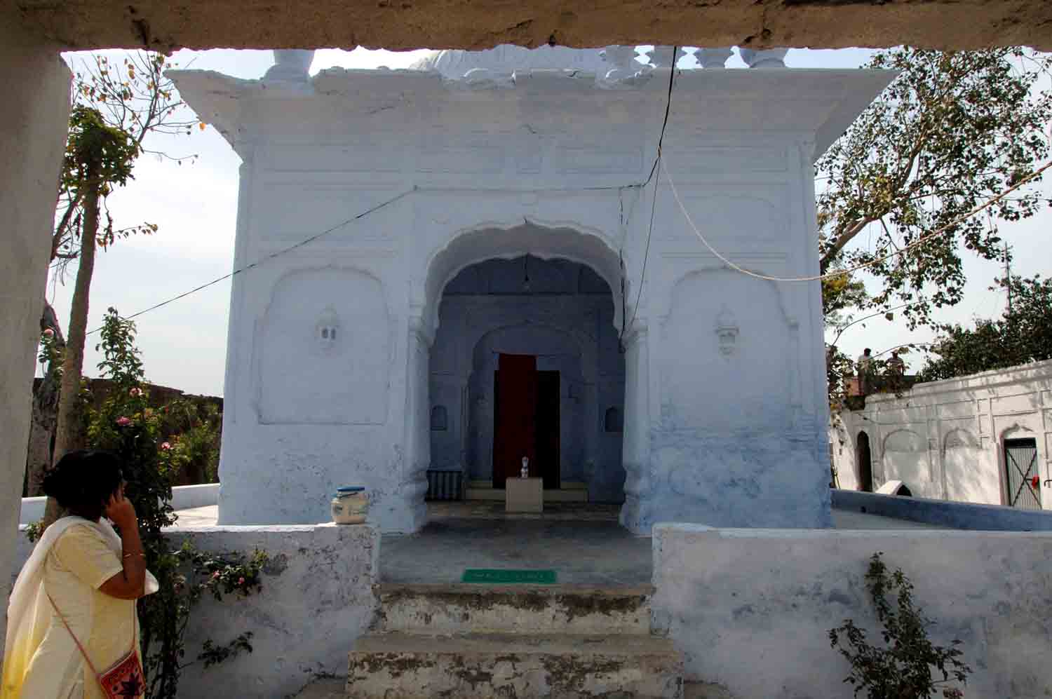 Monuments in Khawaspur