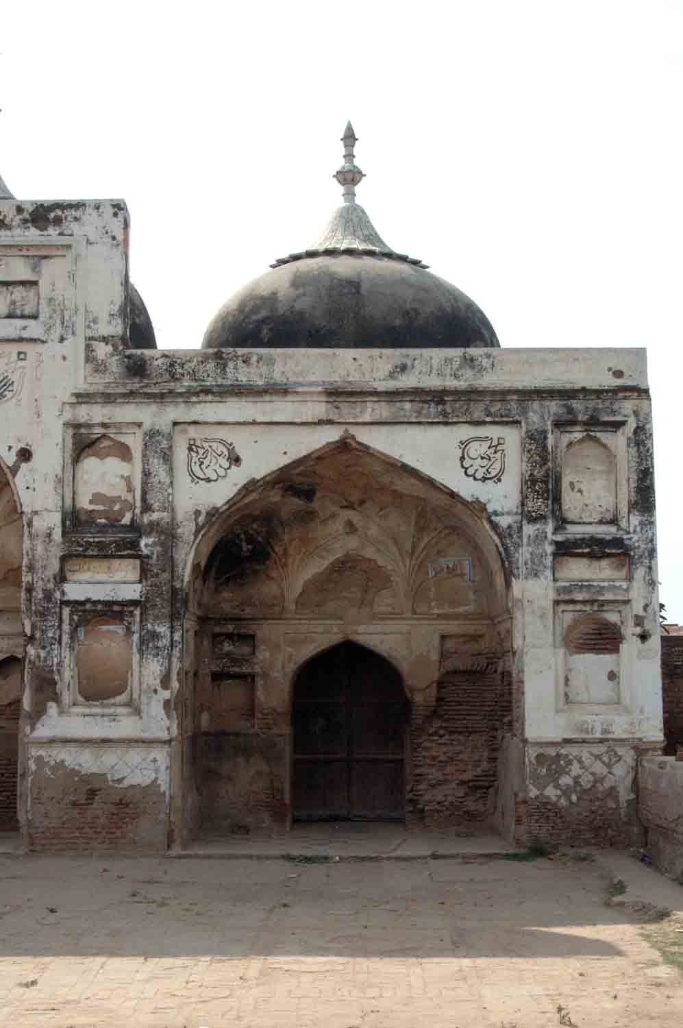 Monuments in Khawaspur