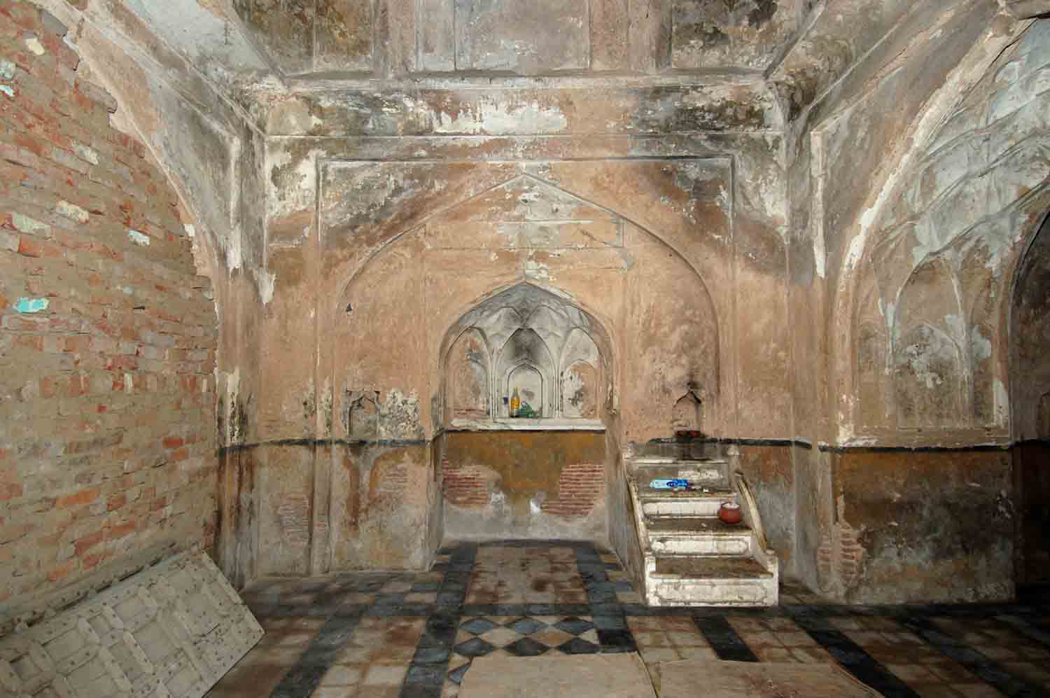 Monuments in Khawaspur