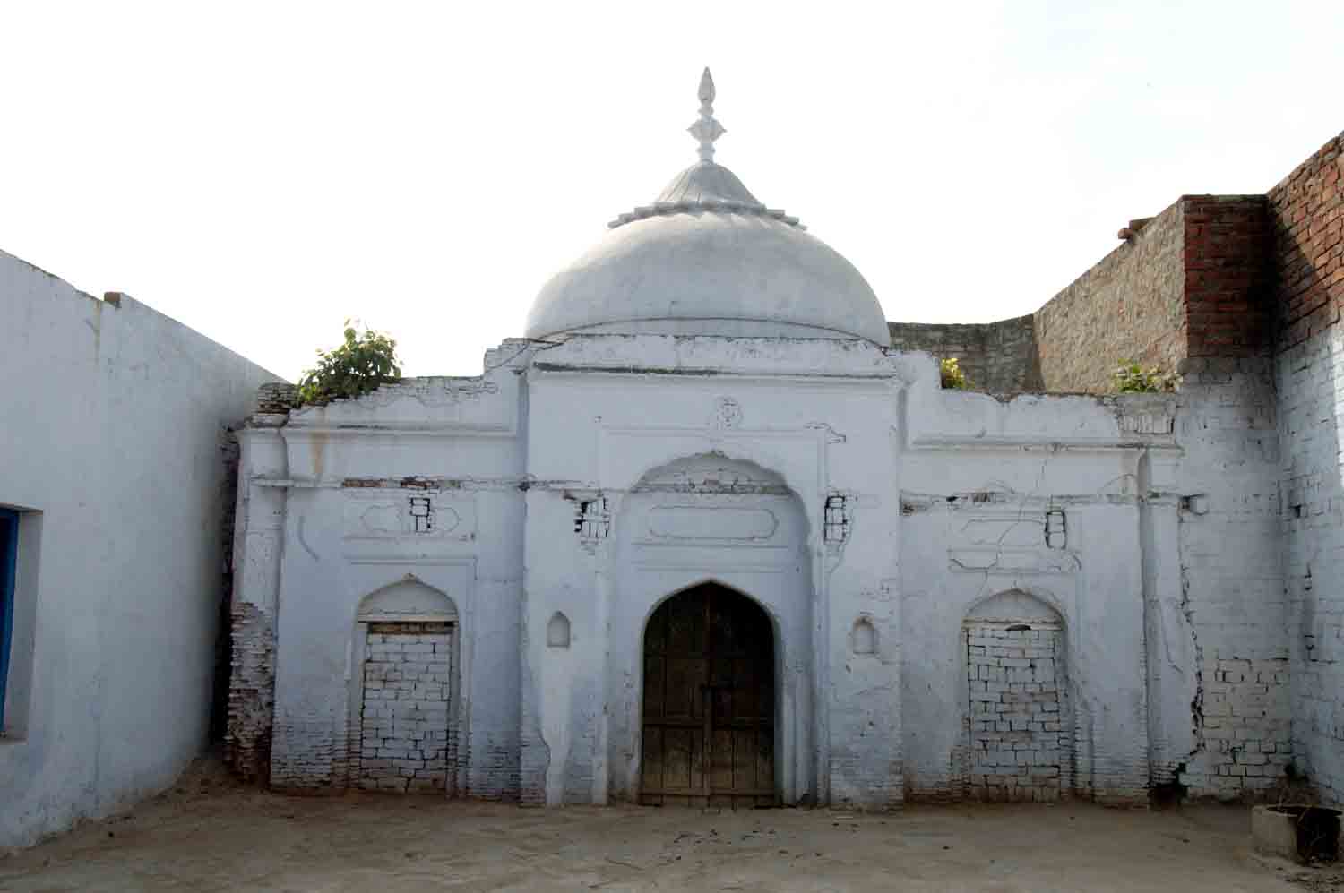 Monuments in Khawaspur
