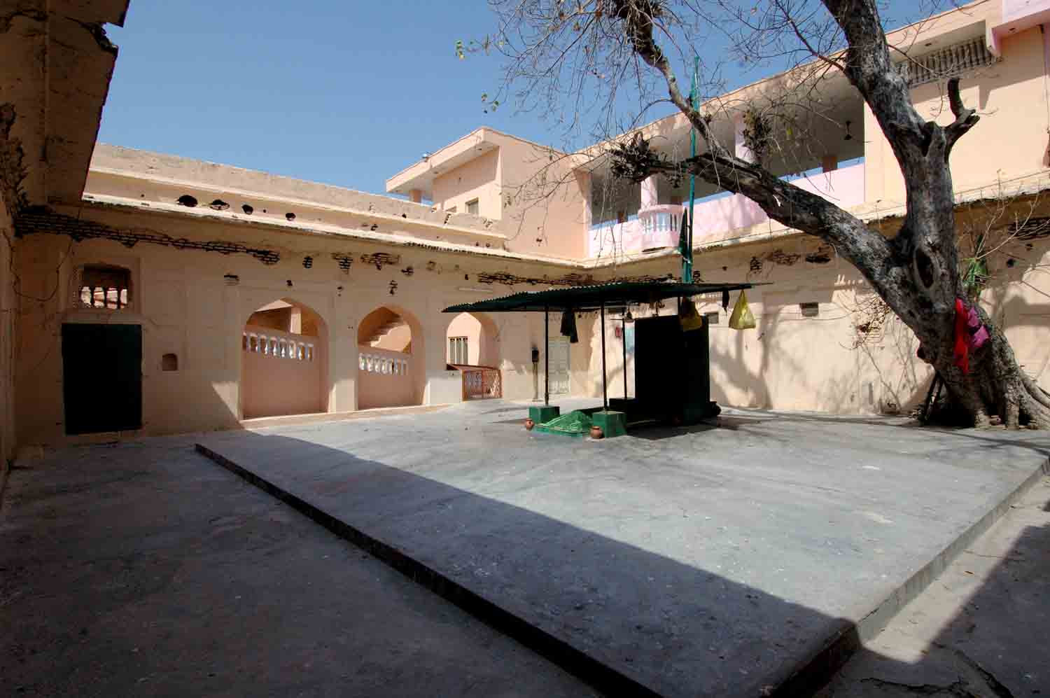 Baradari, Rangmahal & Tank, Nakodar