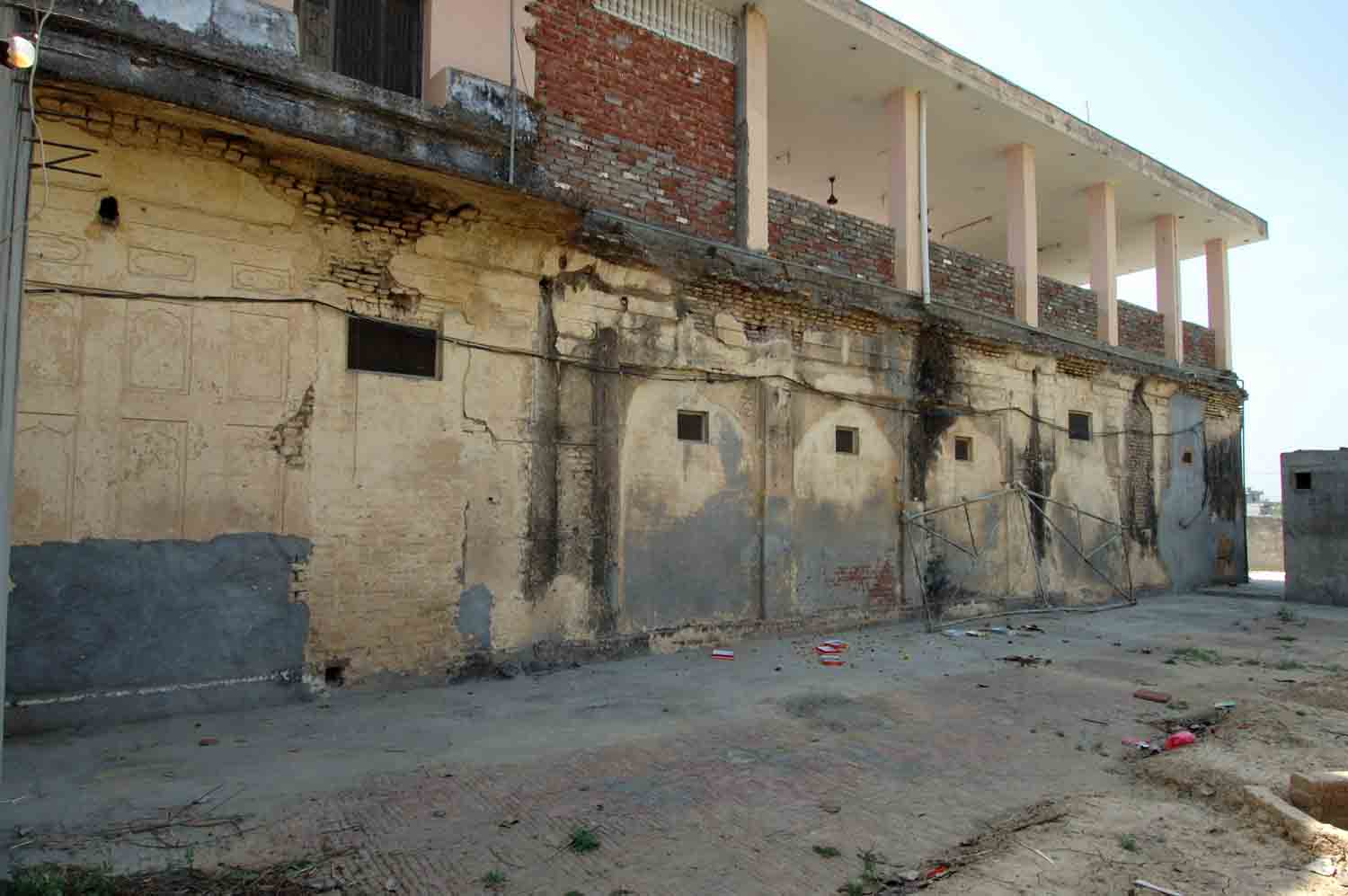 Baradari, Rangmahal & Tank, Nakodar
