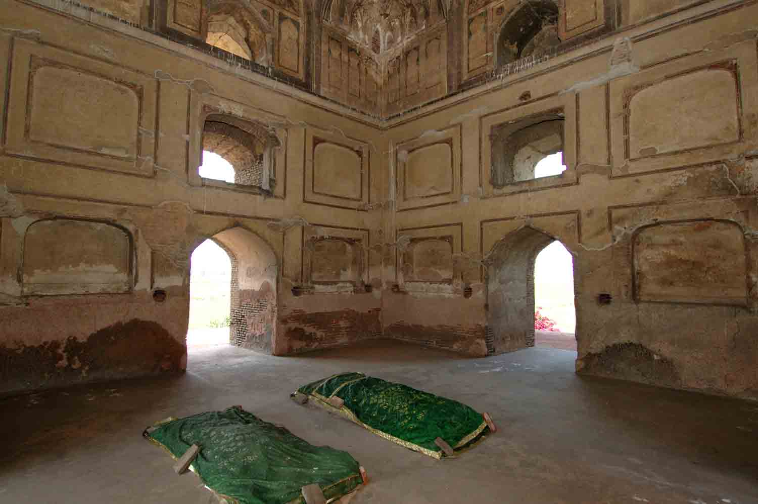 Tomb of Shagird, Talania