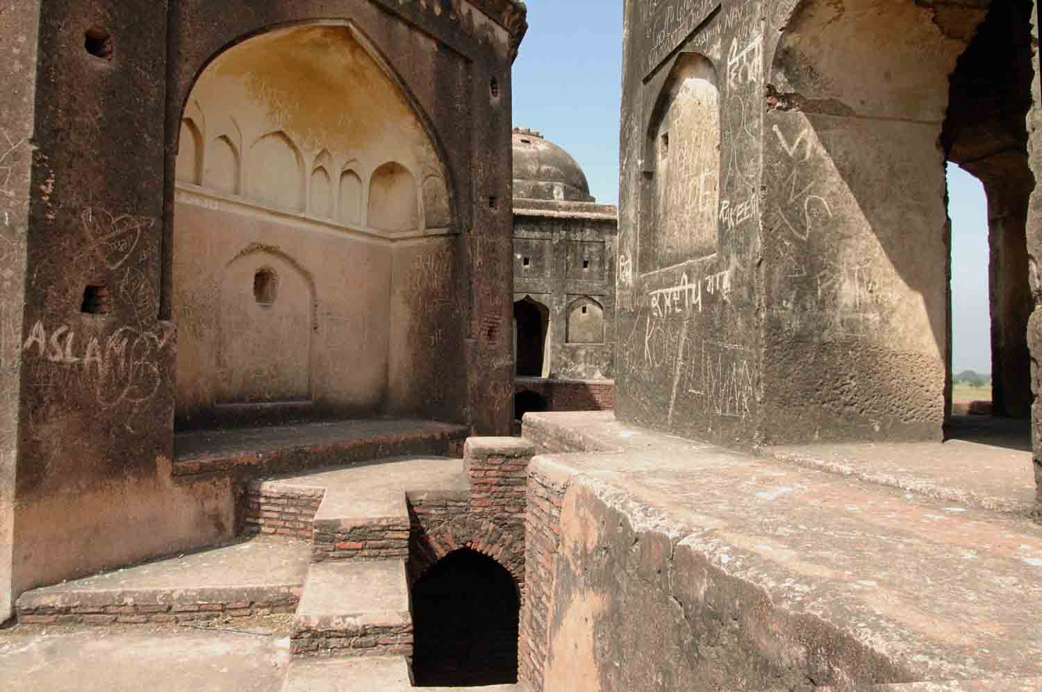 Tomb of Shagird, Talania