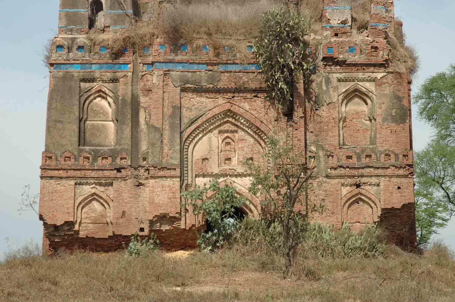 Tomb of Taj, Talania