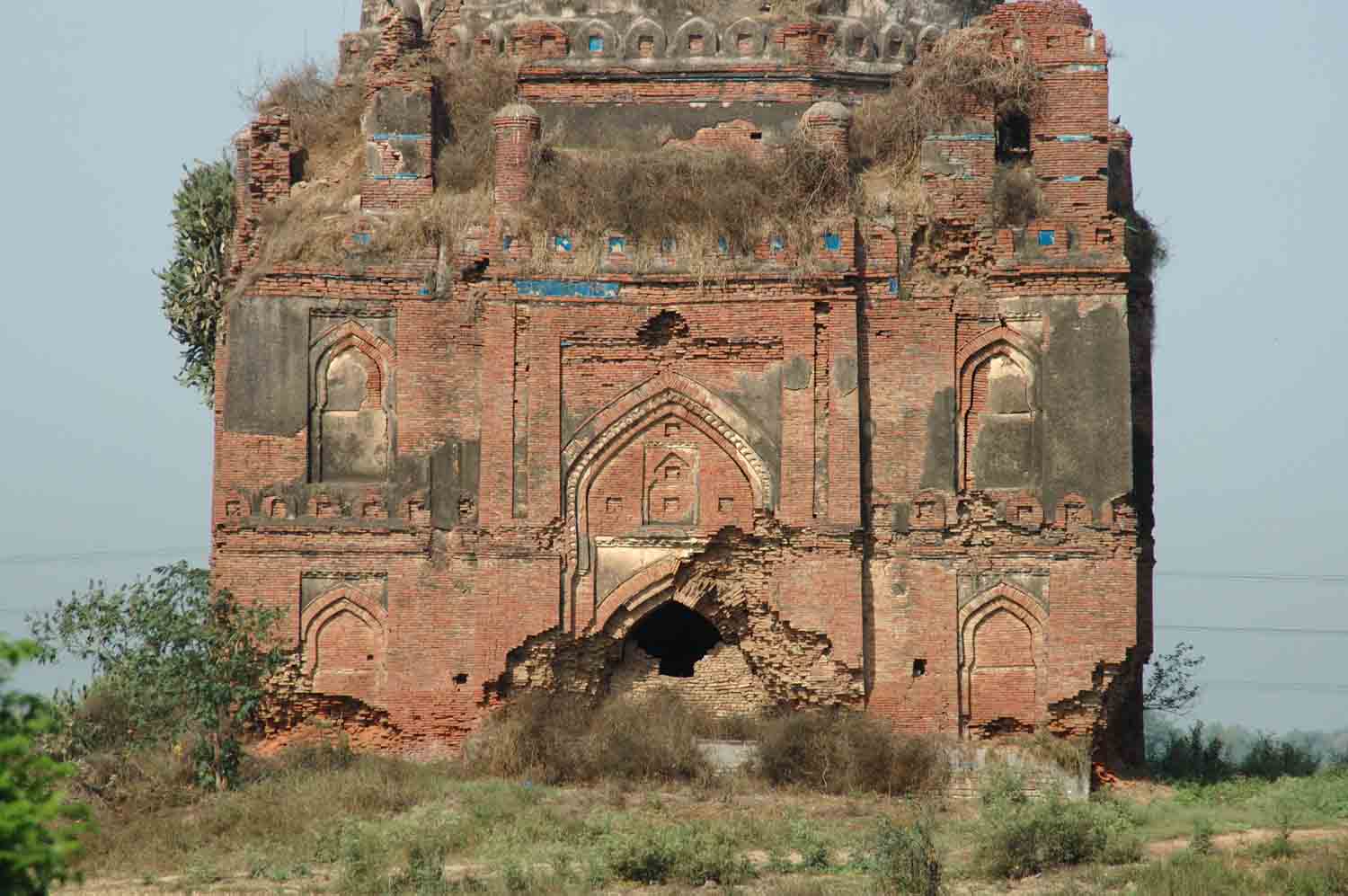 Tomb of Taj, Talania