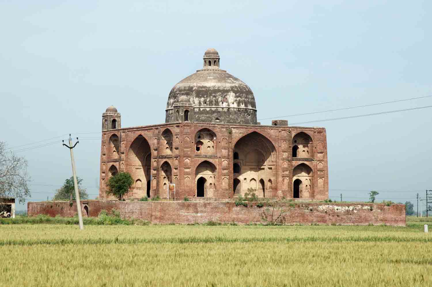 Tomb of Ustad, Talania