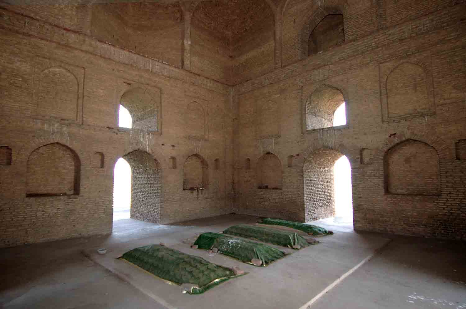 Tomb of Ustad, Talania