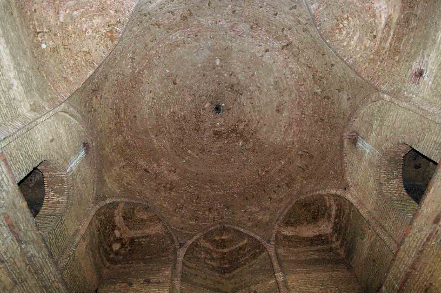 Tomb of Ustad, Talania