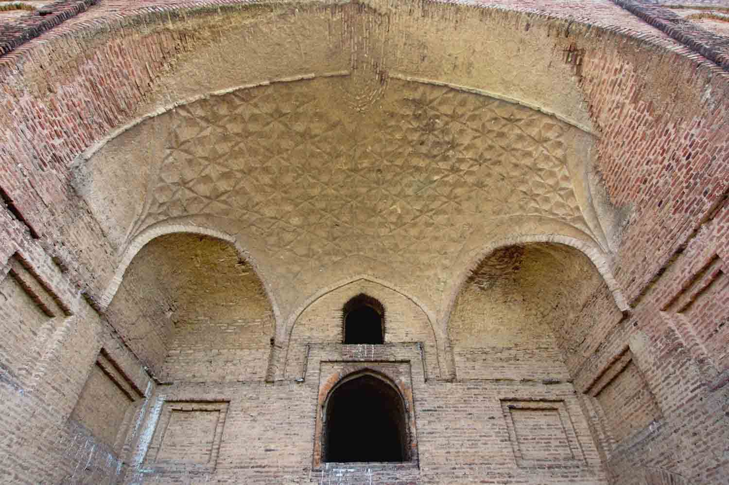 Tomb of Ustad, Talania