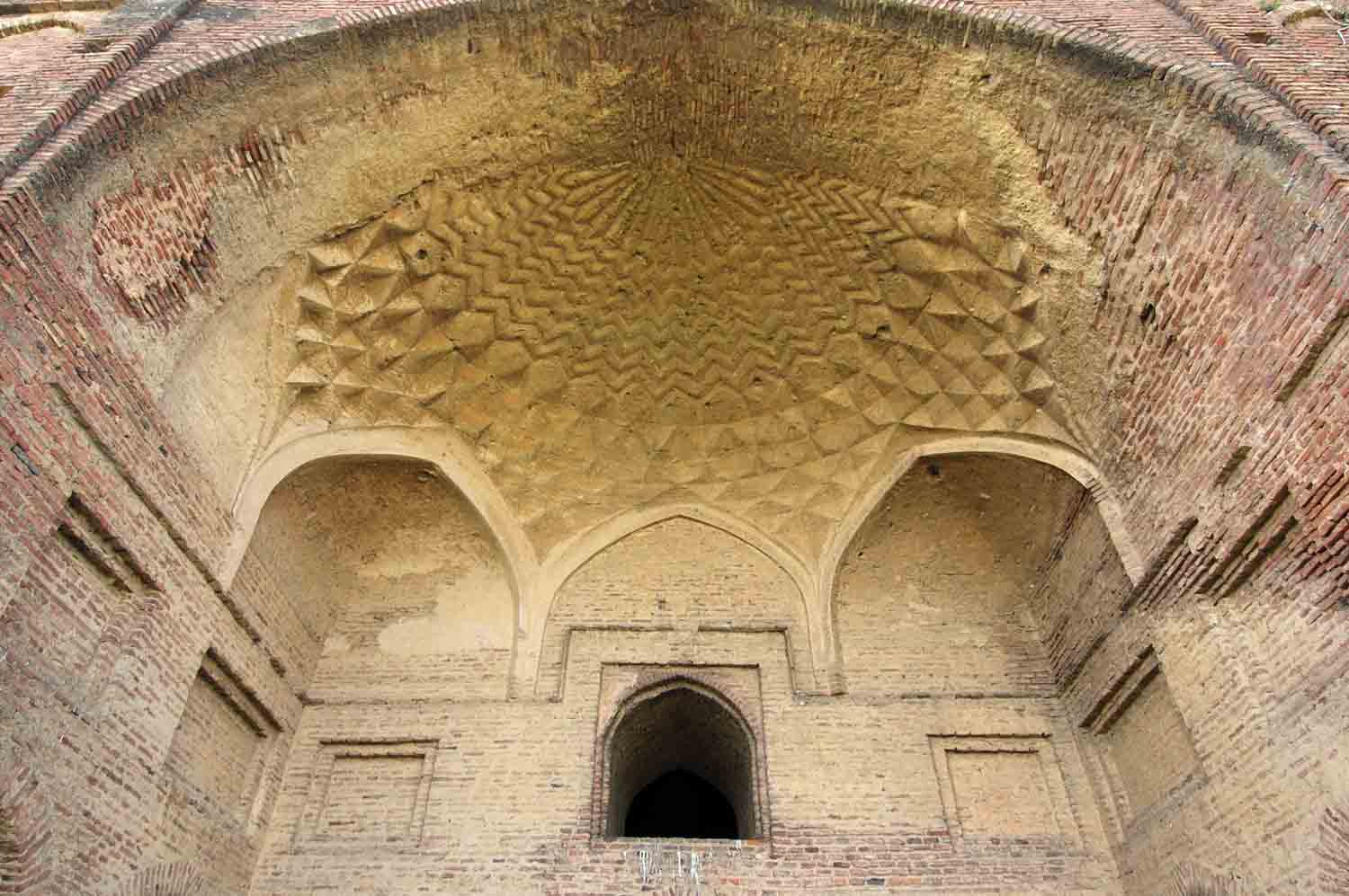 Tomb of Ustad, Talania