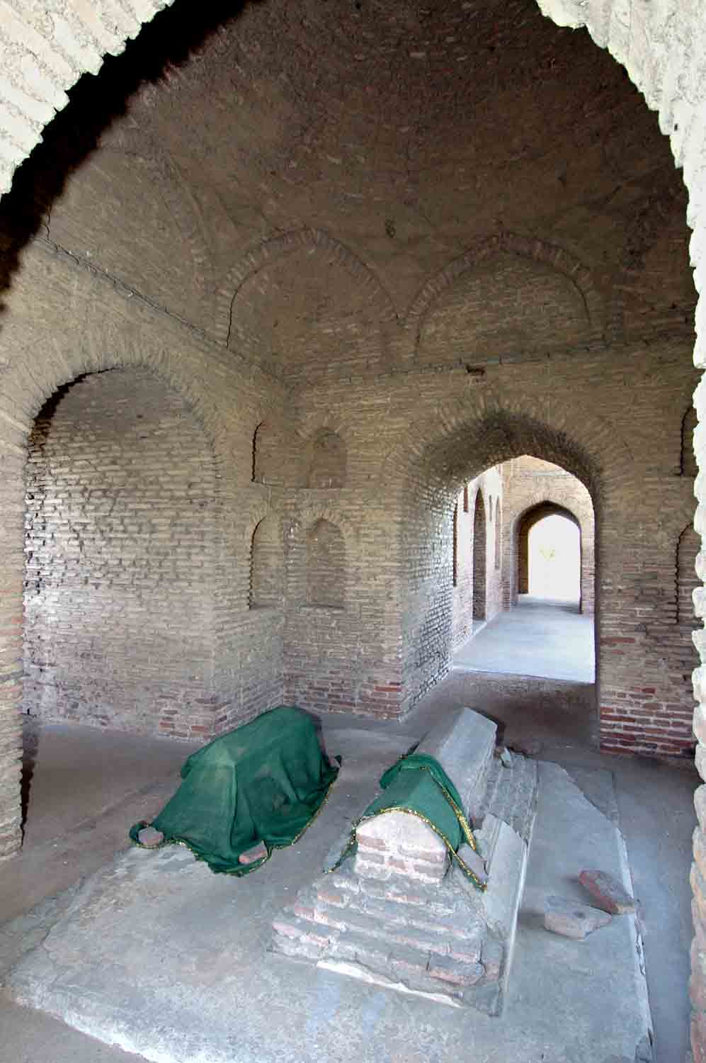 Tomb of Ustad, Talania