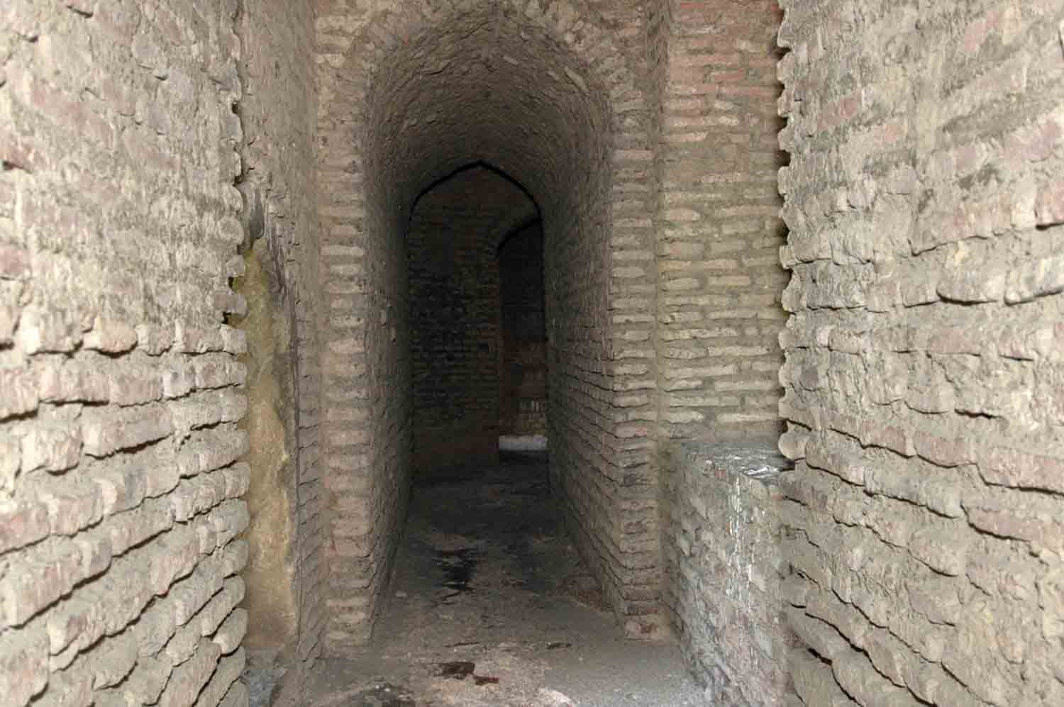 Tomb of Ustad, Talania