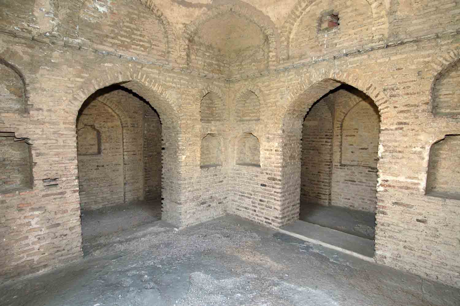 Tomb of Ustad, Talania