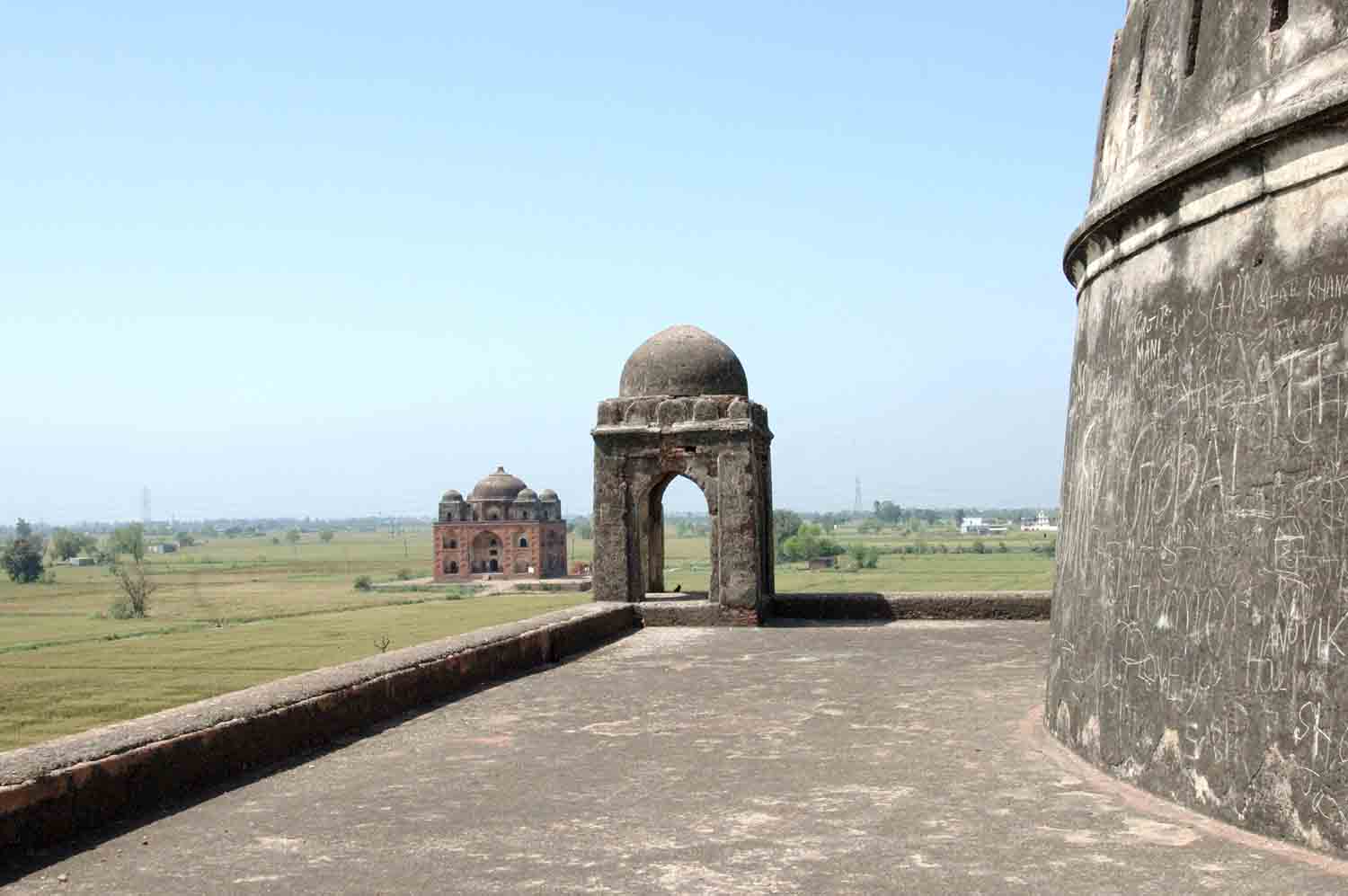 Tomb of Ustad, Talania