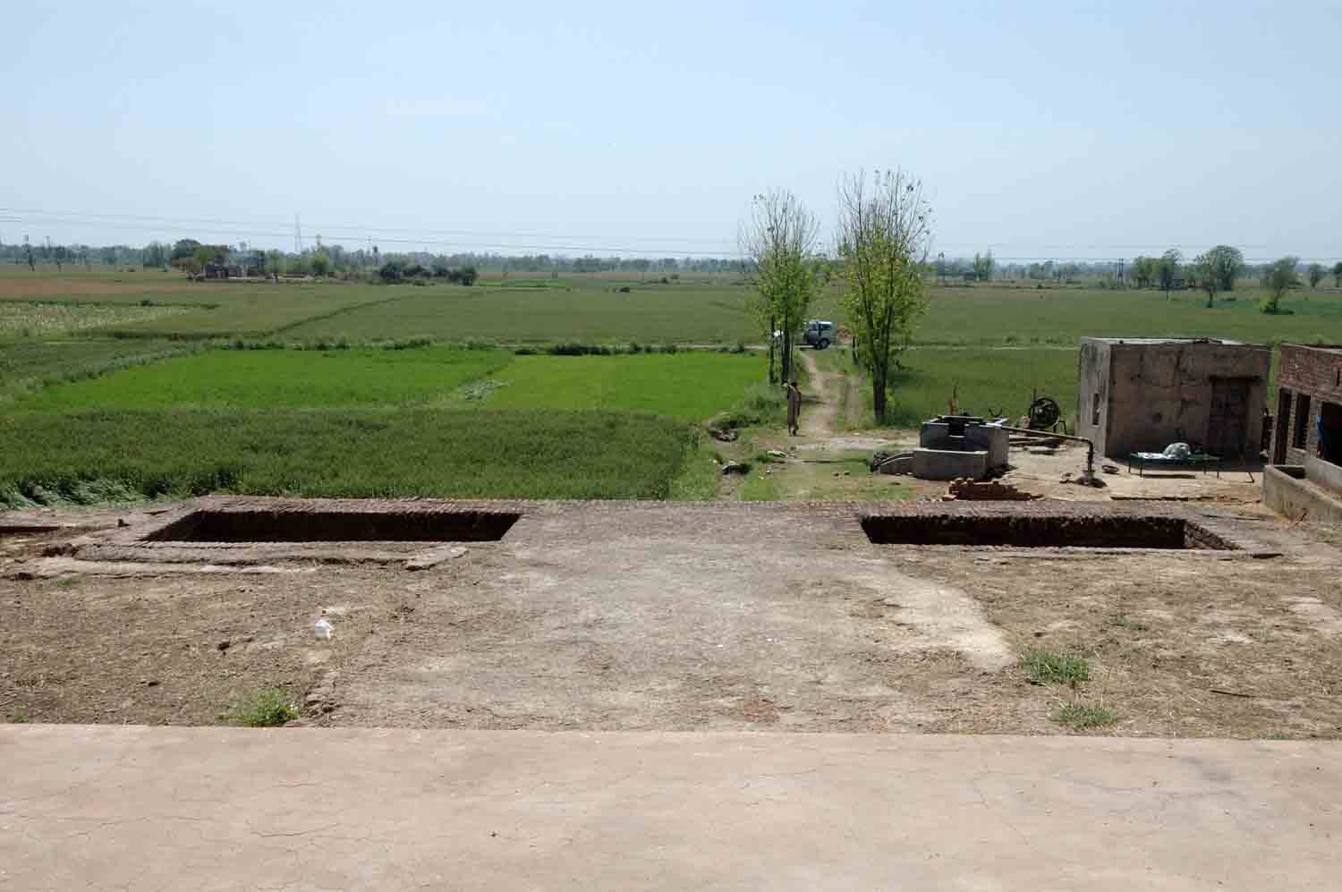 Tomb of Ustad, Talania