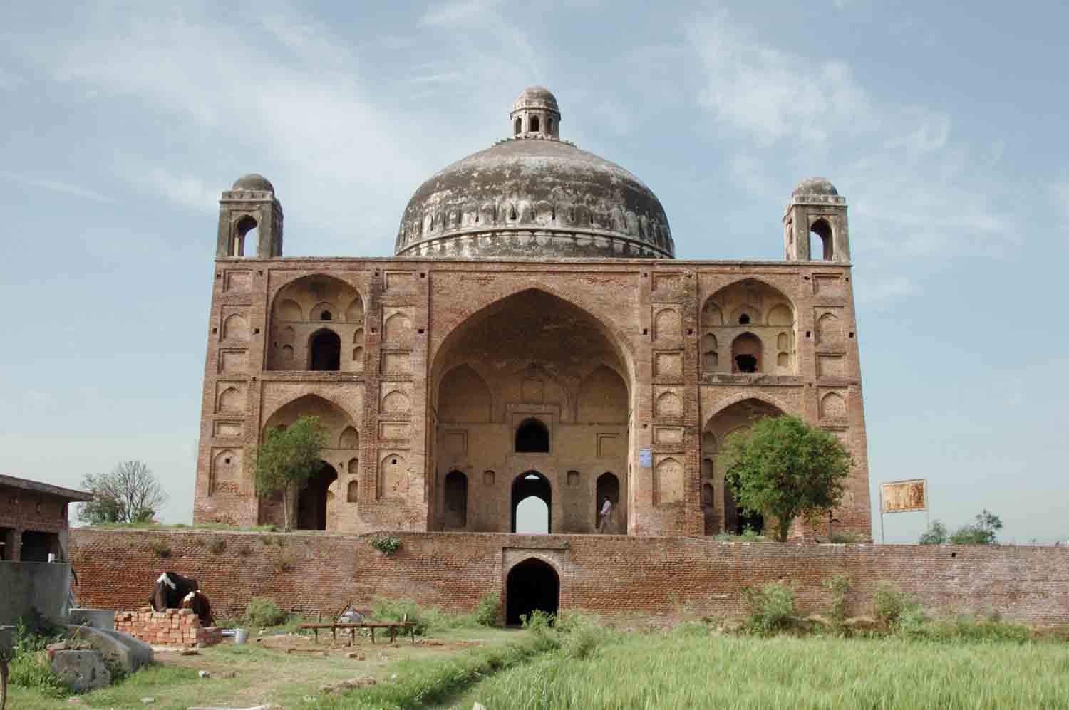 Tomb of Ustad, Talania