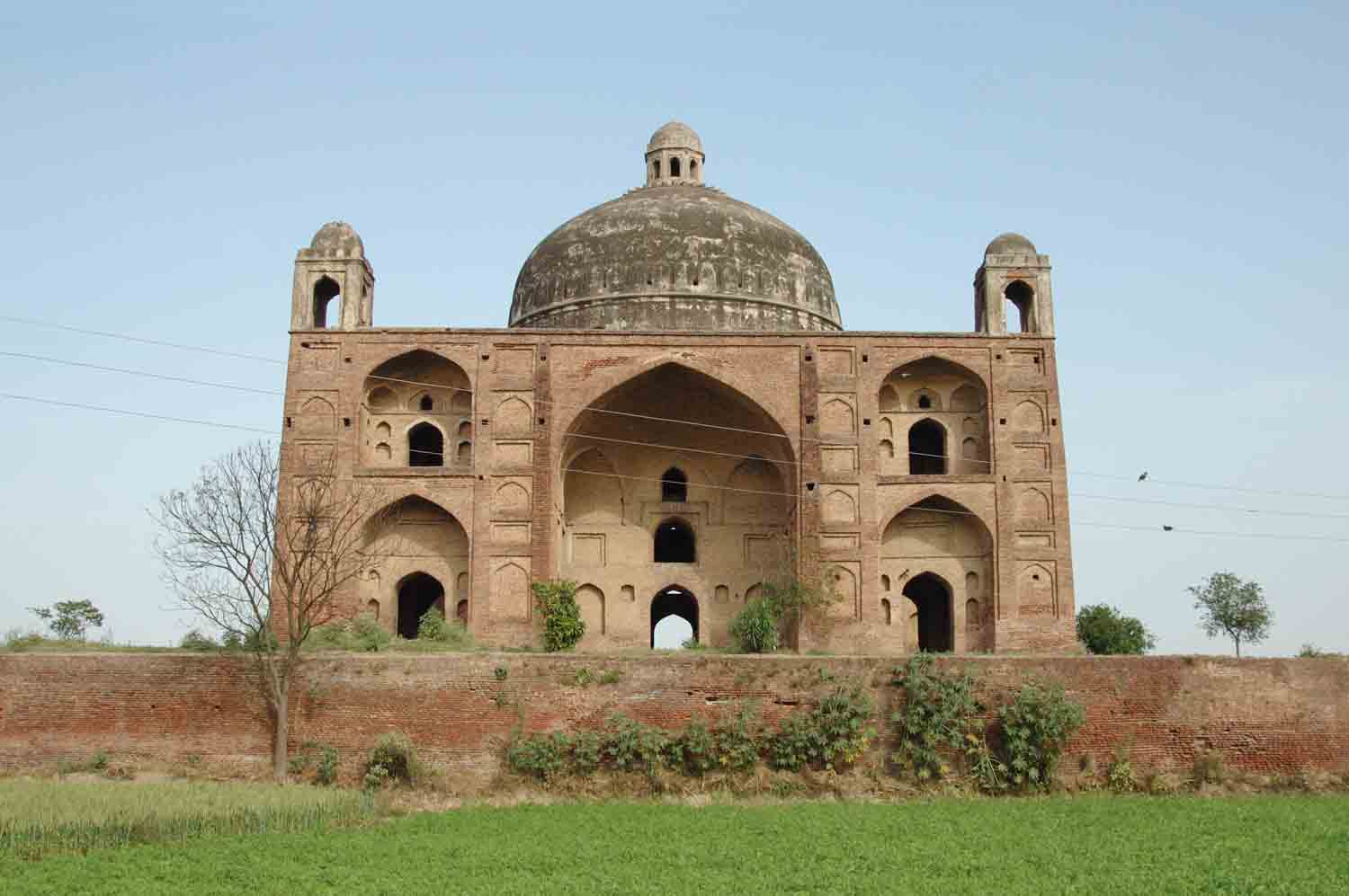 Tomb of Ustad, Talania