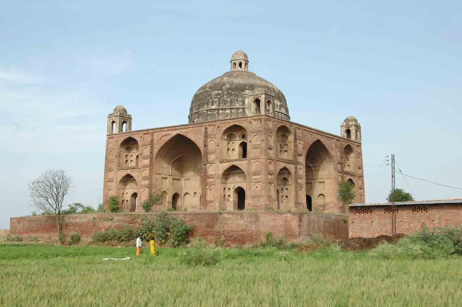 Tomb of Ustad, Talania