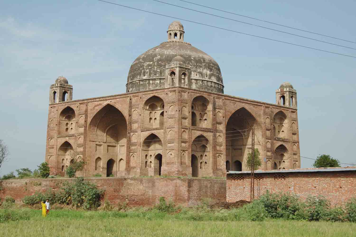 Tomb of Ustad, Talania