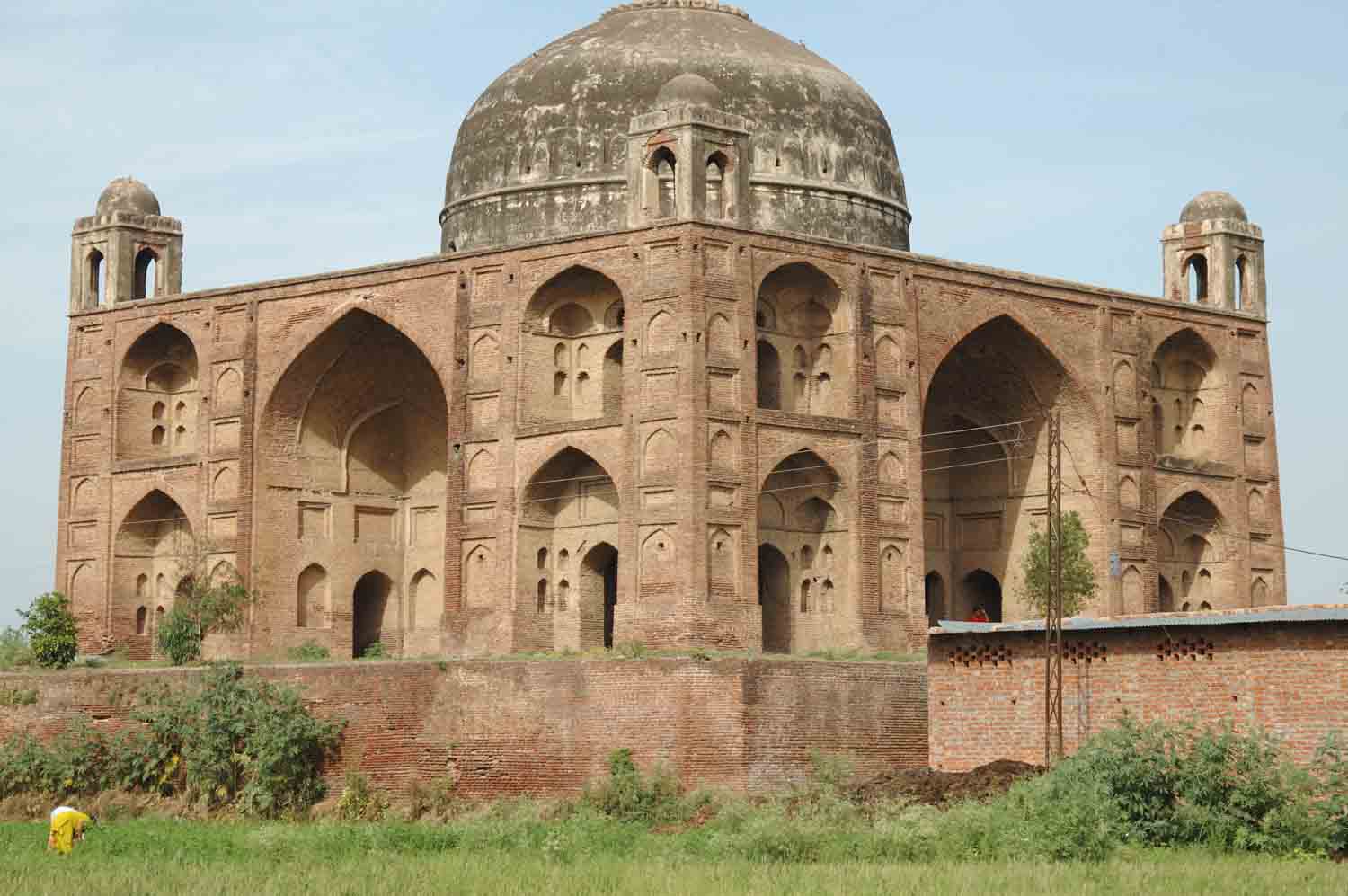 Tomb of Ustad, Talania