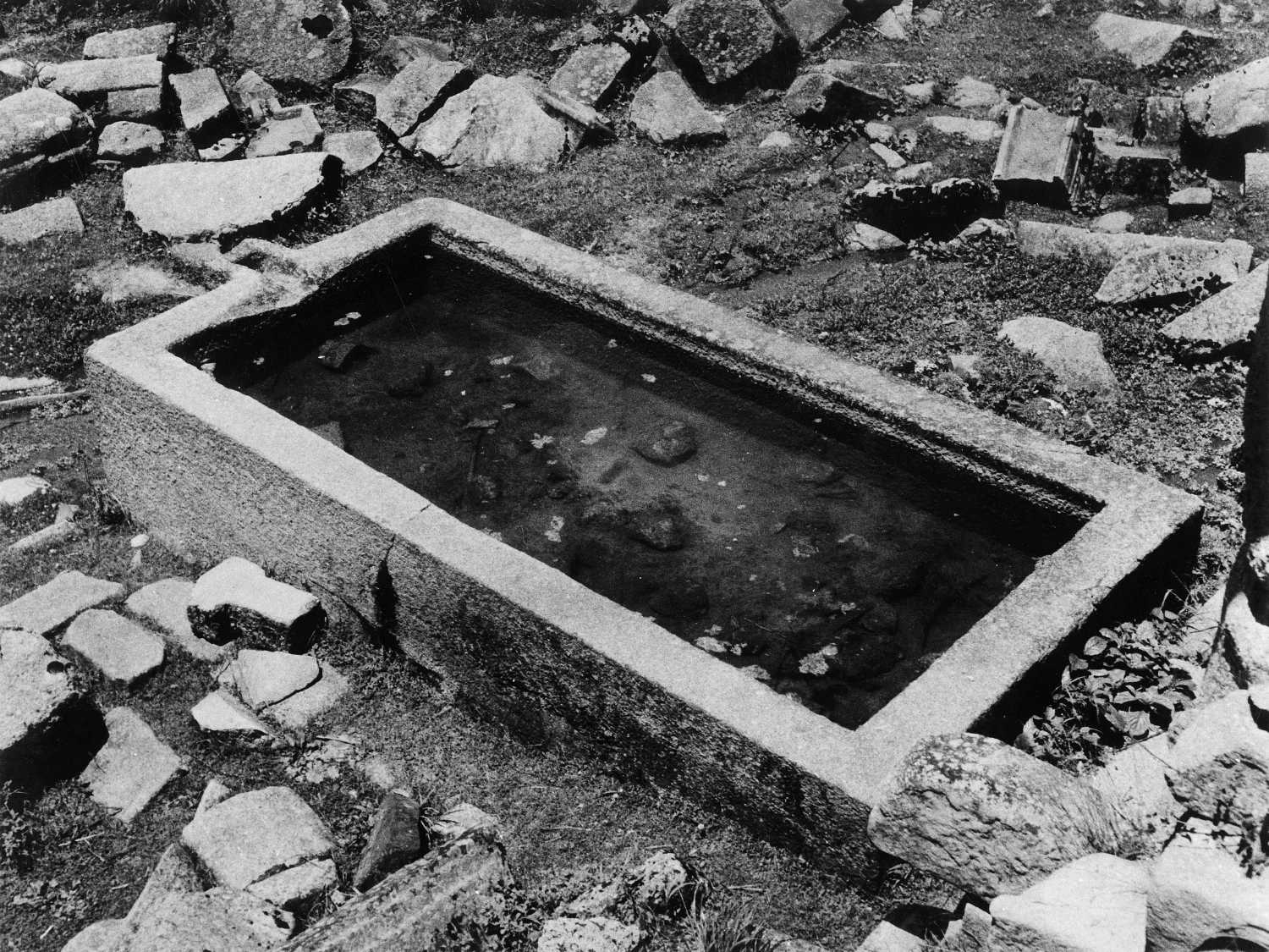 Monolithic cistern, Narannag, J&K