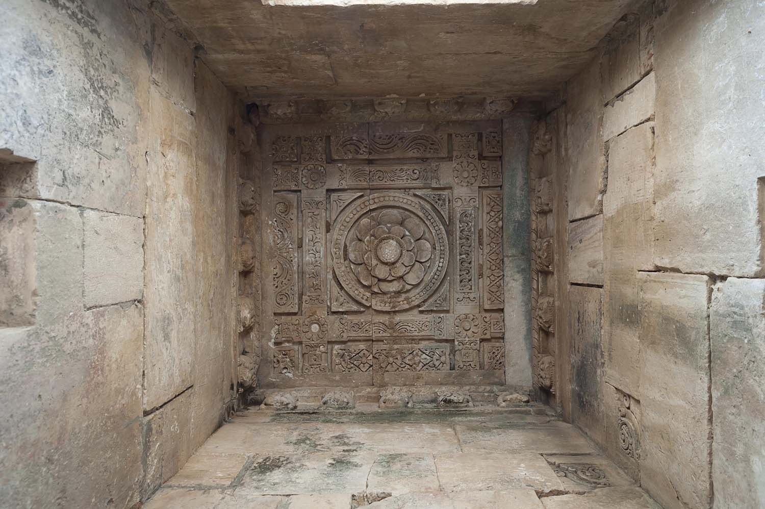 Temple and Kund, Roda, Gujarat