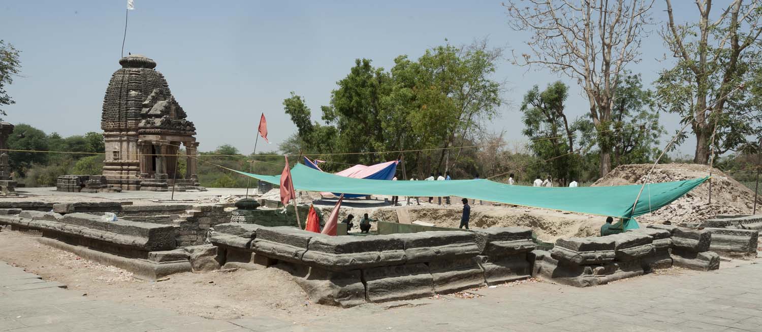 Temple and Kund, Roda, Gujarat