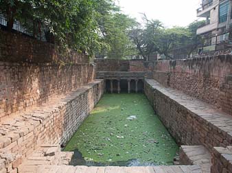 Gandhak ki Baoli, Mehrauli, Delhi