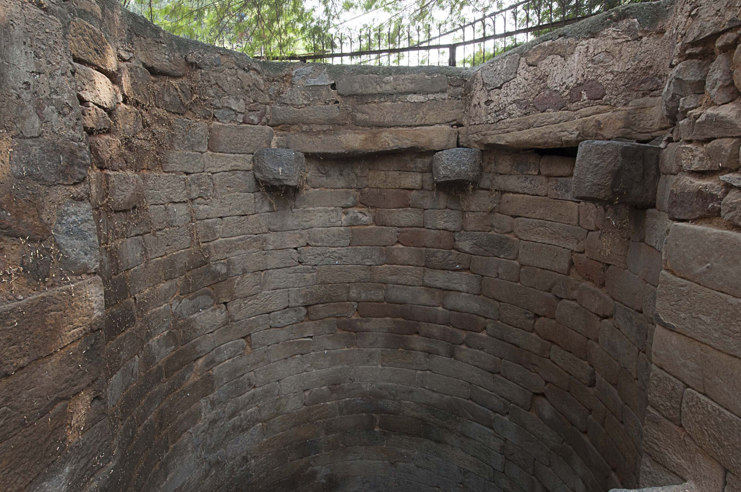 Gandhak ki Baoli, Mehrauli, Delhi