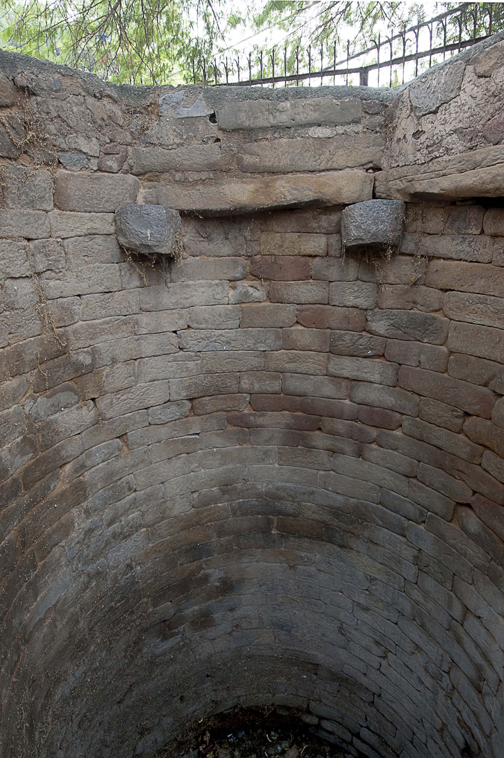 Gandhak ki Baoli, Mehrauli, Delhi